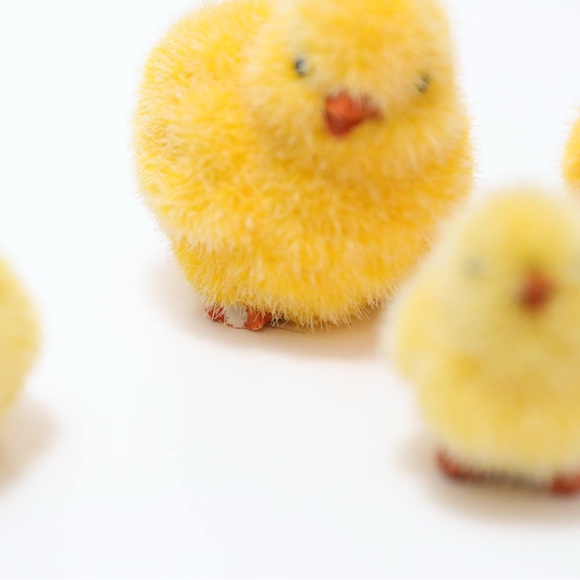 5 chickens Easter decor vintage 90s yellow chicks heavyweight weighted figurine - Picture 5 of 5